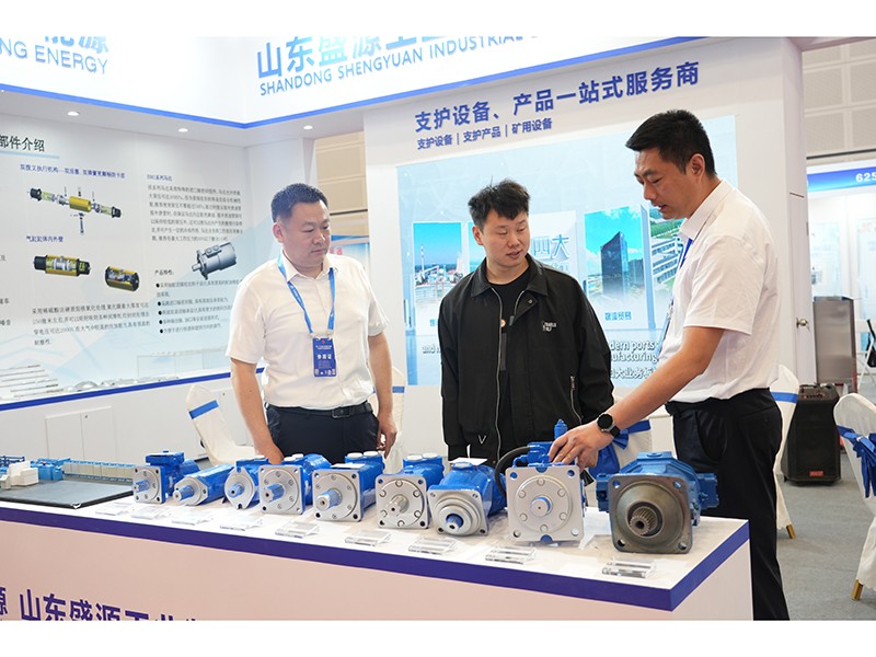 0424濟寧能源集團兩家企業(yè)亮相第23屆太原煤展會（郝曉霞）