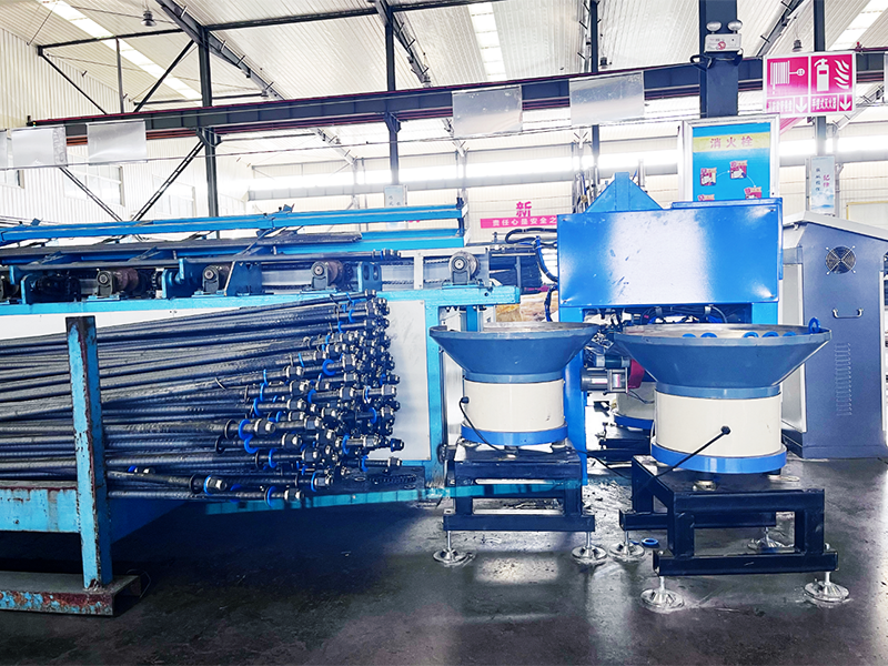 1030全自動(dòng)上帽機(jī)全新面貌亮相（孔憲剛  付忠東）