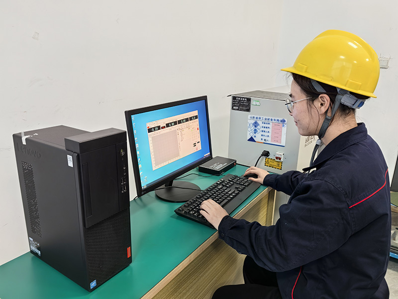 靳倩楠：把好產(chǎn)品質(zhì)量每一關